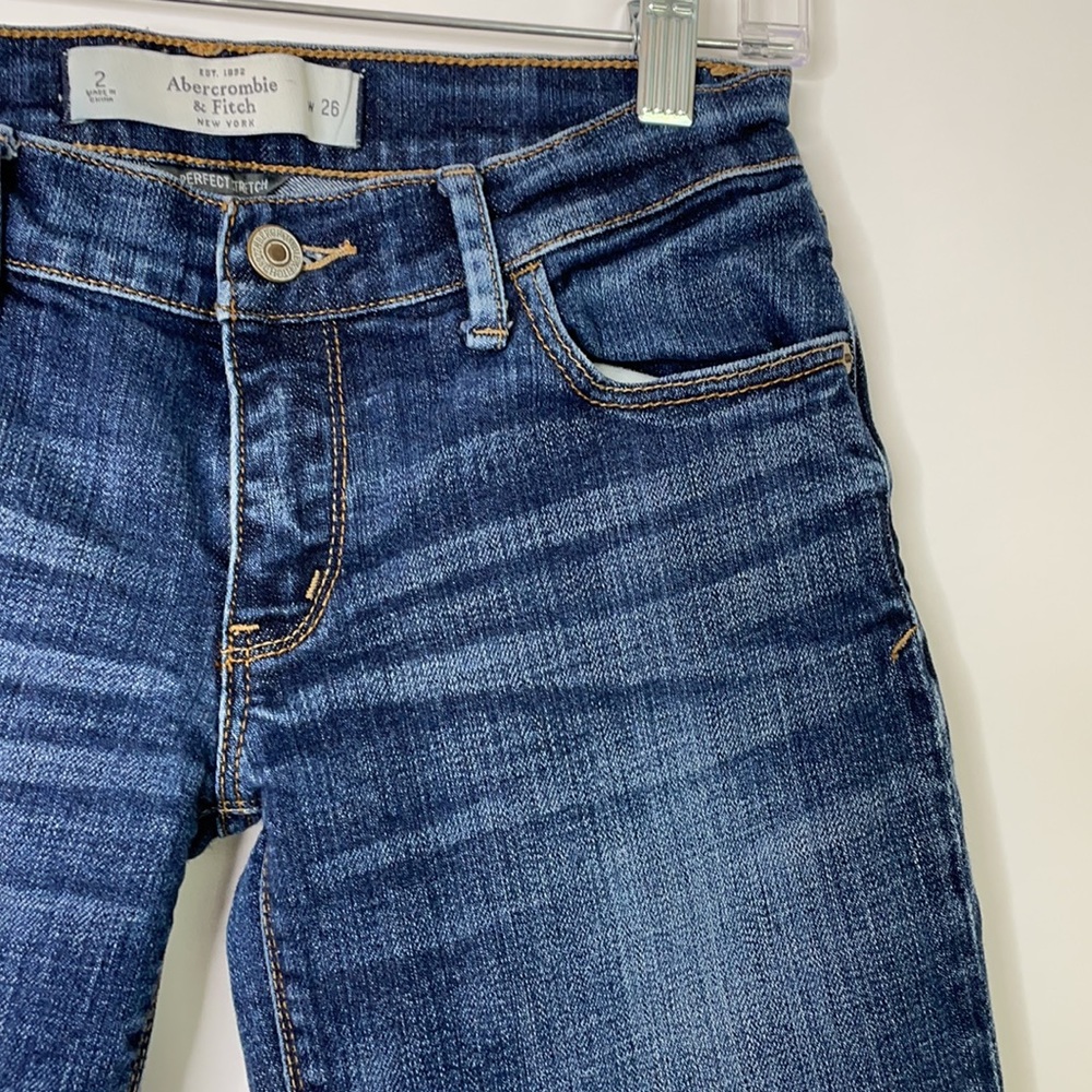 Abercrombie & Fitch Women's SZ 2 Perfect Stretch Cropped Dark Wash Capris Jeans